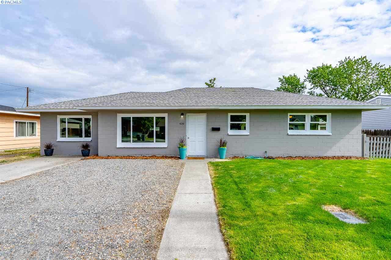 Photo of Newly Listed – 616 W 10th Ave, Kennewick, WA 99336