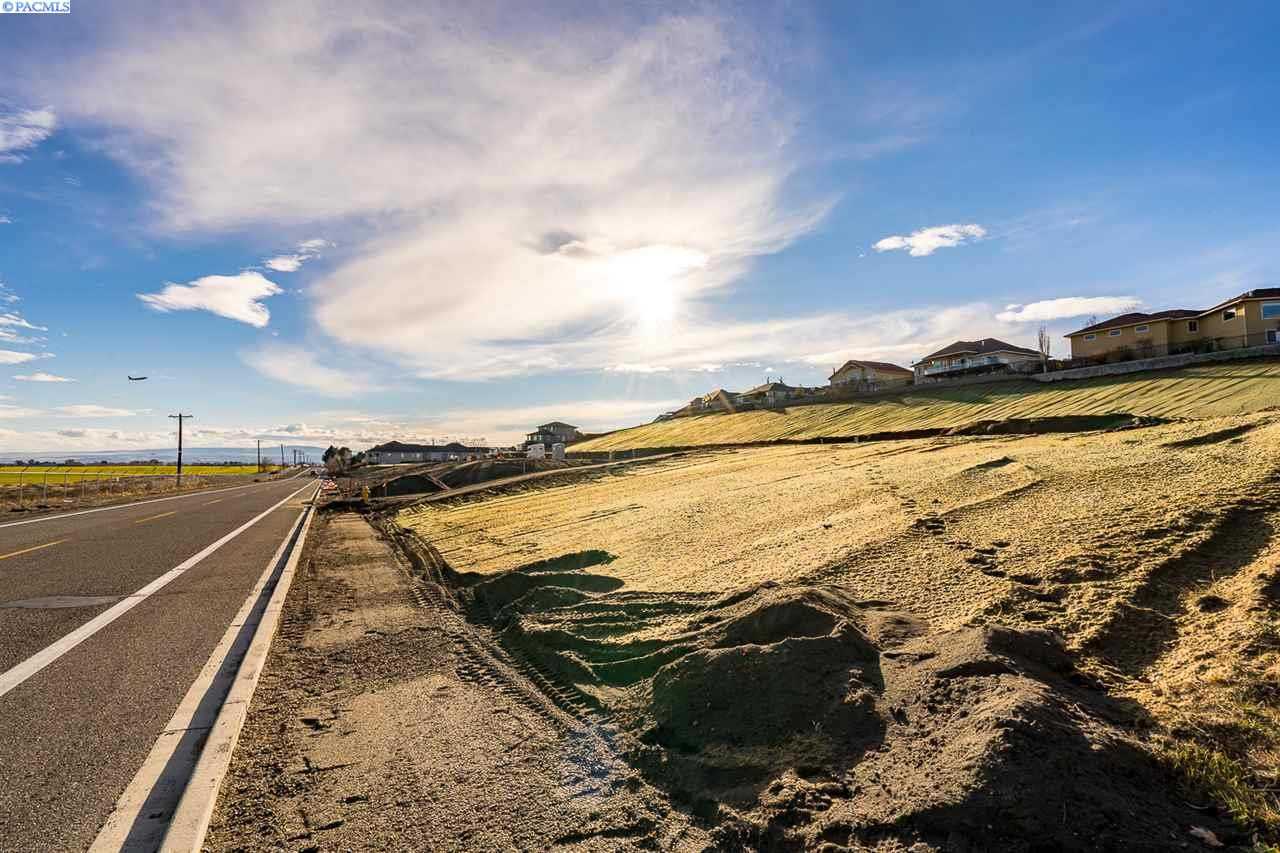 Photo of Newly Listed – 1 Orville Loop, Pasco, WA 99301