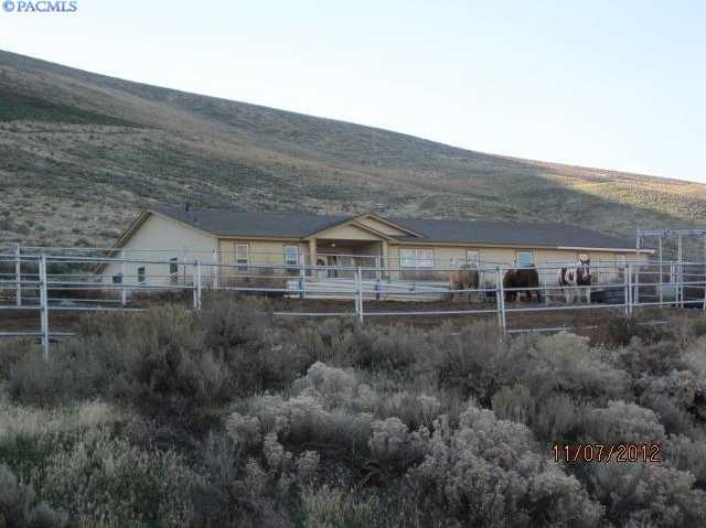 Photo of Newly Listed – 35605 Red Mountain Rd, Benton City, WA 99320