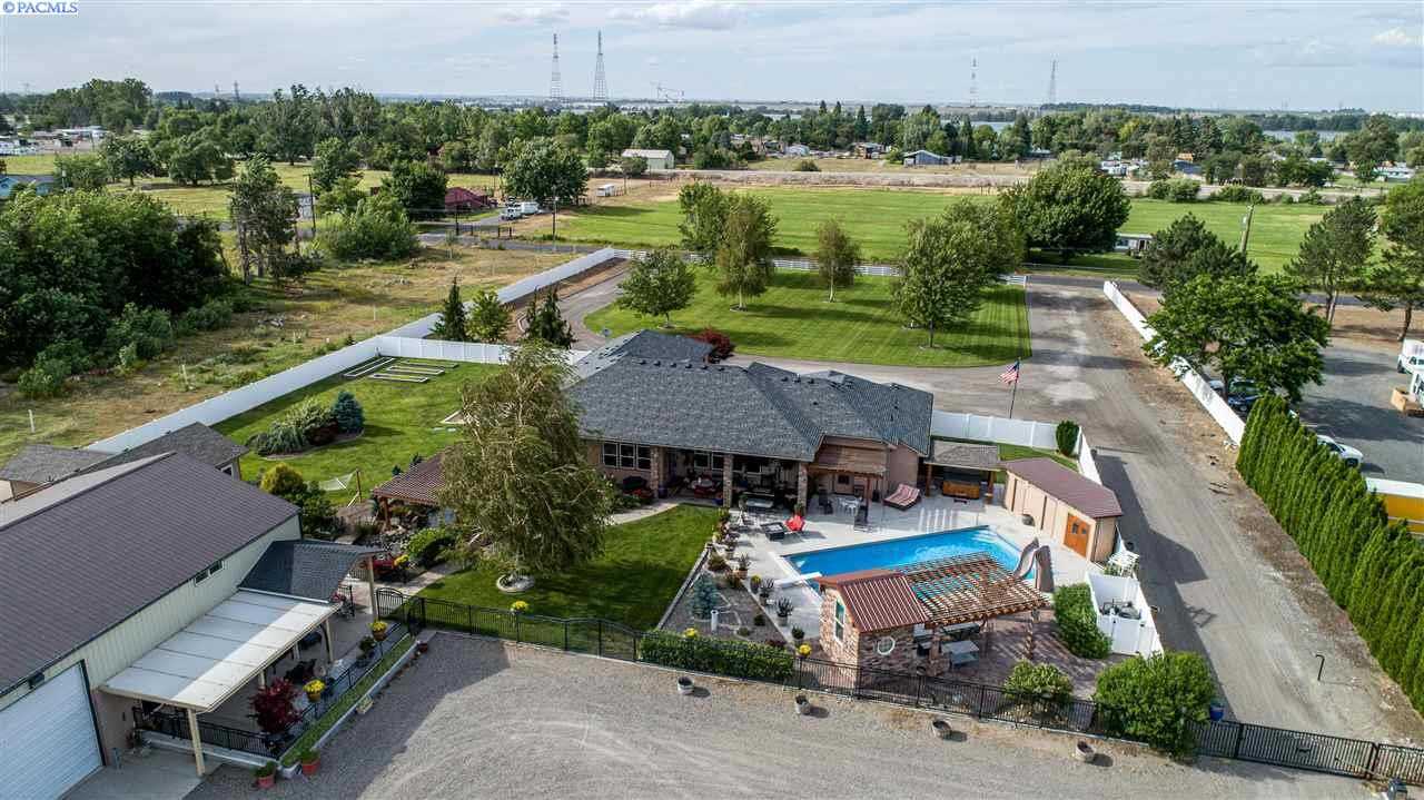 Photo of Newly Listed – 215111 E Bryson Brown Road, Kennewick, WA 99337