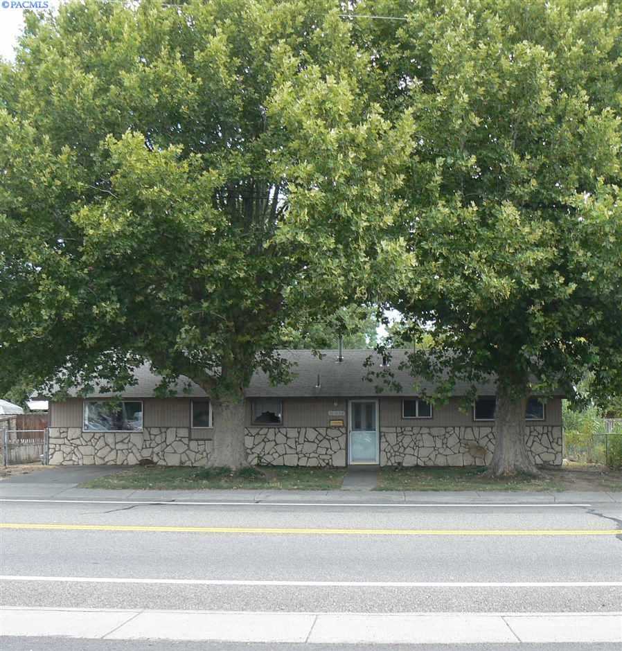 Photo of Newly Listed – 1338 W 4th Ave, Kennewick, WA 99336