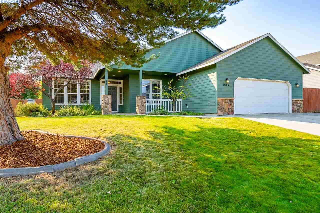Photo of Newly Listed – 1607 W 35th Avenue, Kennewick, WA 99336