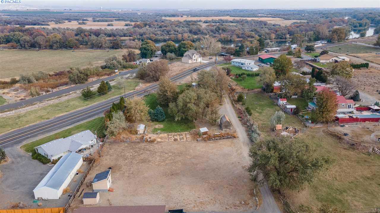 Photo of Newly Listed – 46504 E Drinkard Pr Ne, West Richland, WA 99353