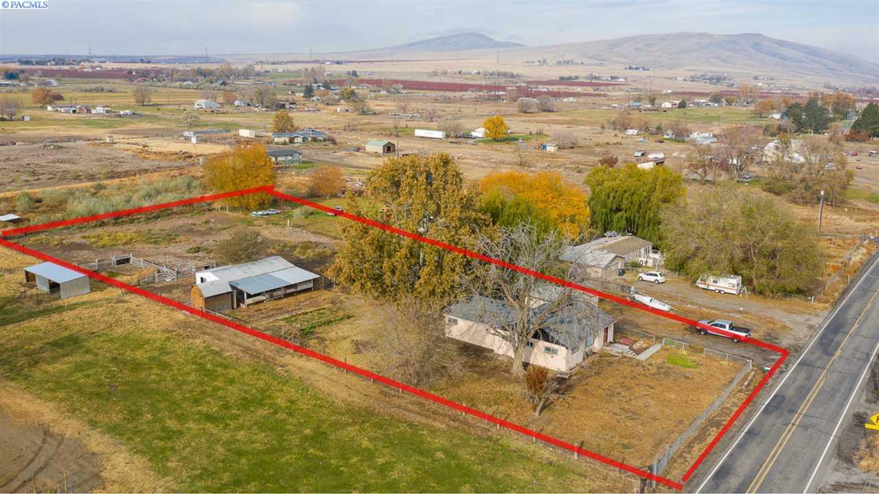 Photo of Newly Listed – 57004 N Sr 225 Nw, Benton City, WA 99320