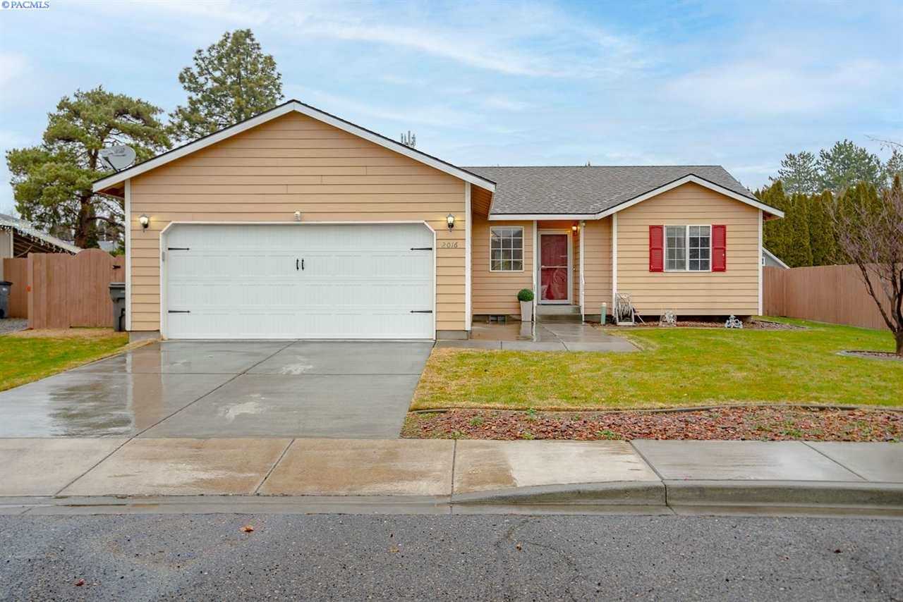 Photo of Newly Listed – 2016 W 28th Place, Kennewick, WA 99337