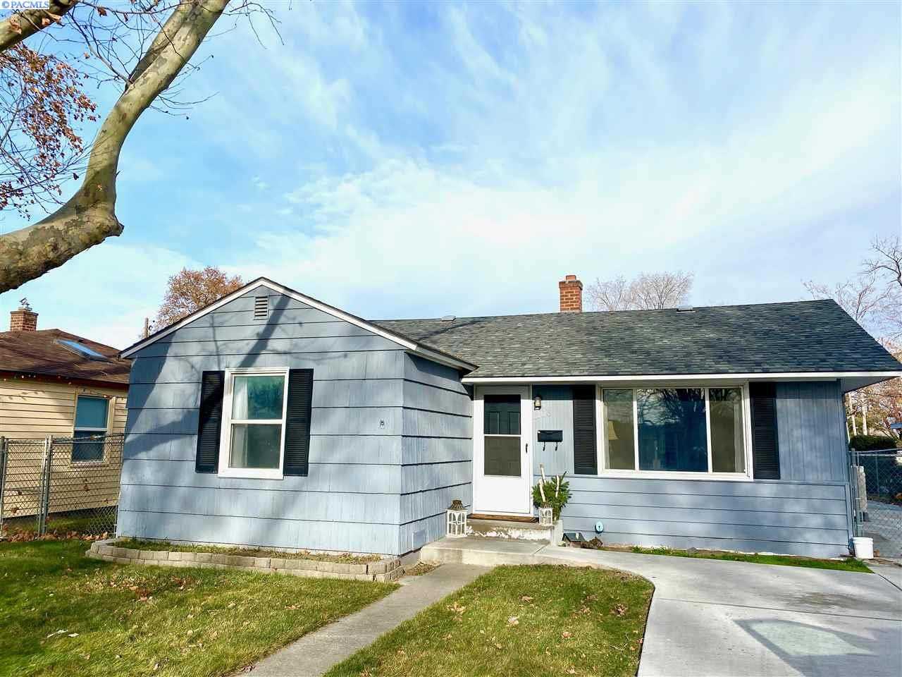 Photo of Newly Listed – 1106 W 1st Ave, Kennewick, WA 99337