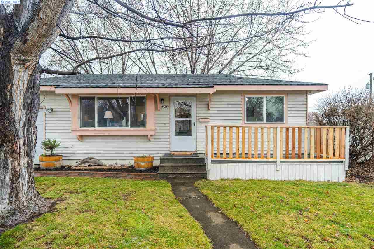 Photo of Newly Listed – 2528 W 4th Place, Kennewick, WA 99336