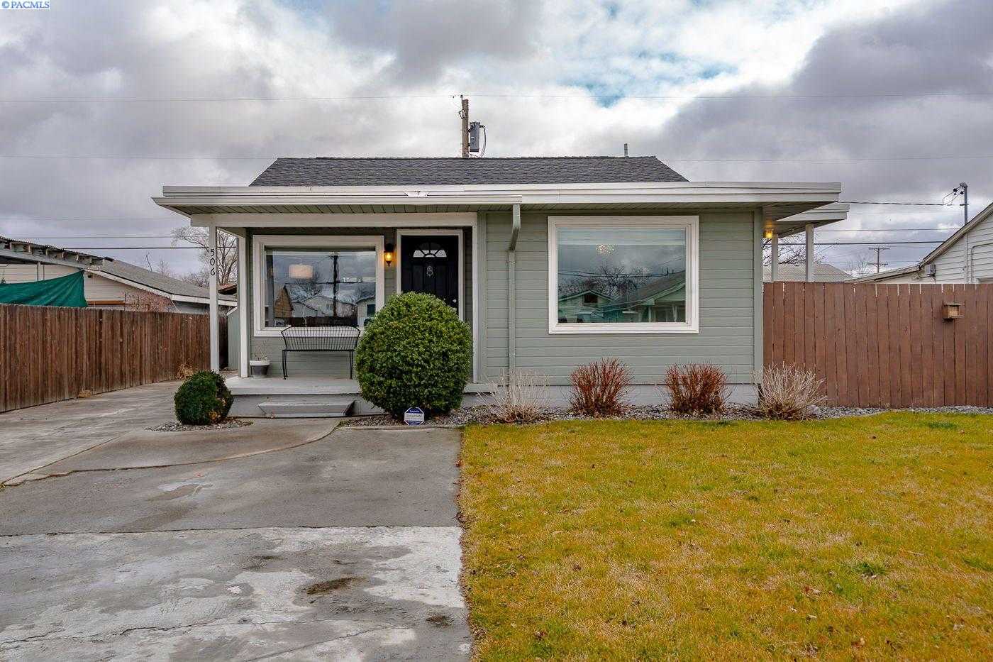 Photo of Newly Listed – 506 Sanford Ave, Richland, WA 99352