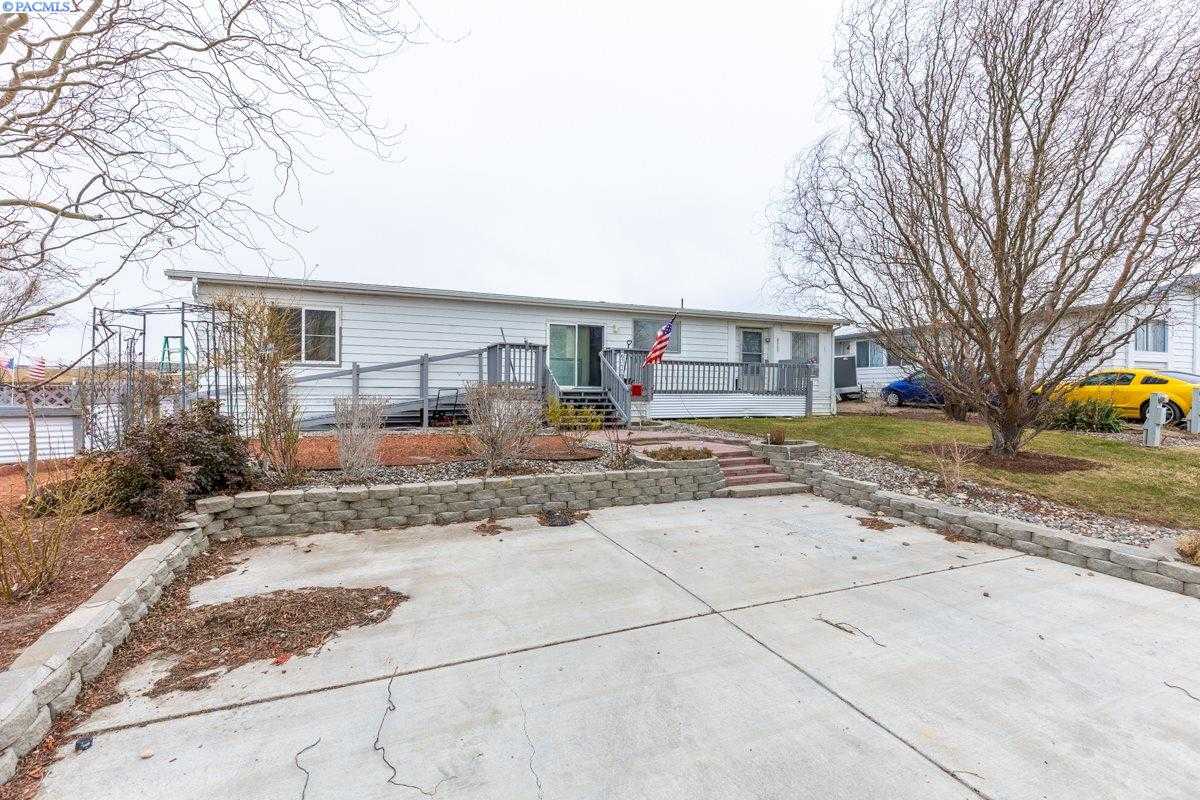 Photo of Newly Listed – 6710 James St, West Richland, WA 99353