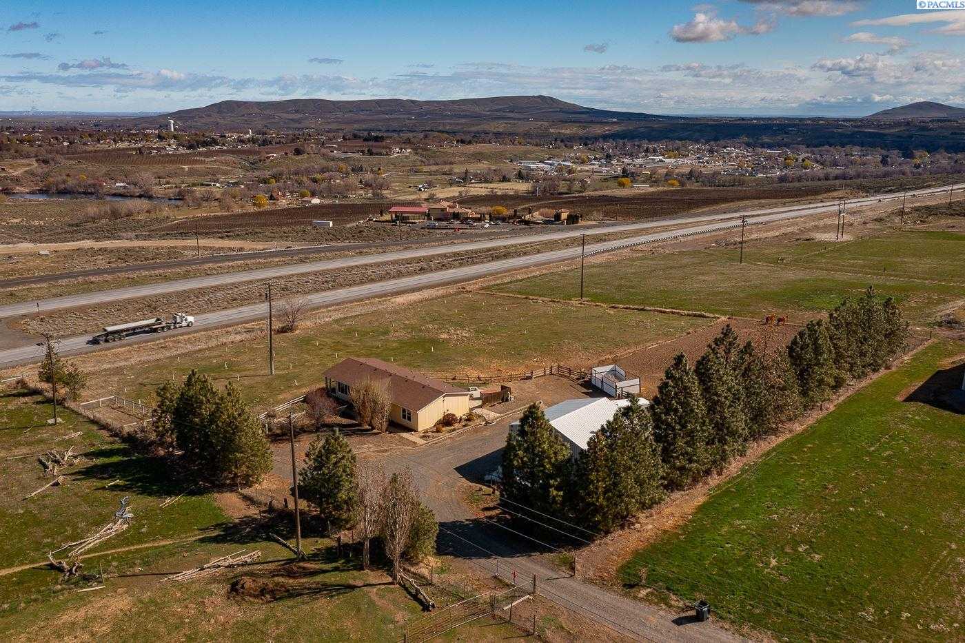 Photo of Newly Listed – 11804 W Yakitat Pl, Benton City, WA 99320