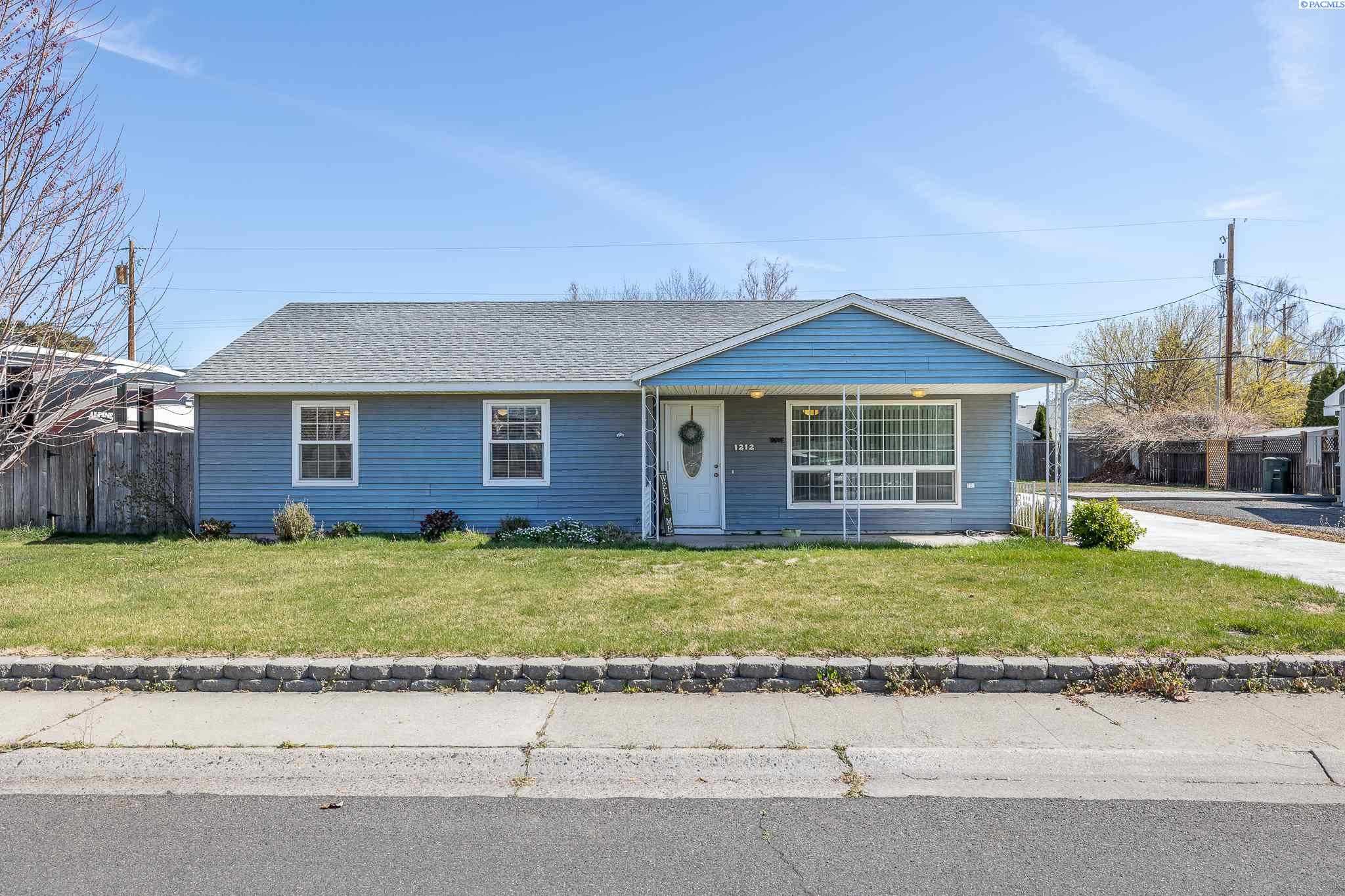 Photo of Newly Listed – 1212 Richmond Blvd, Richland, WA 99354