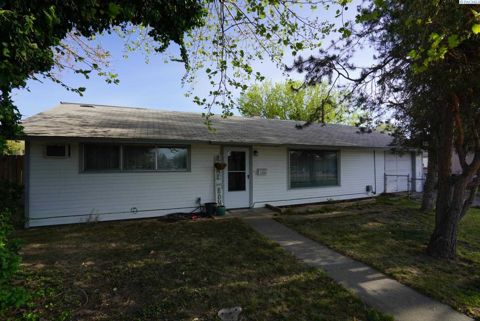 Photo of Newly Listed – 1344 W 4th Avenue, Kennewick, WA 99336