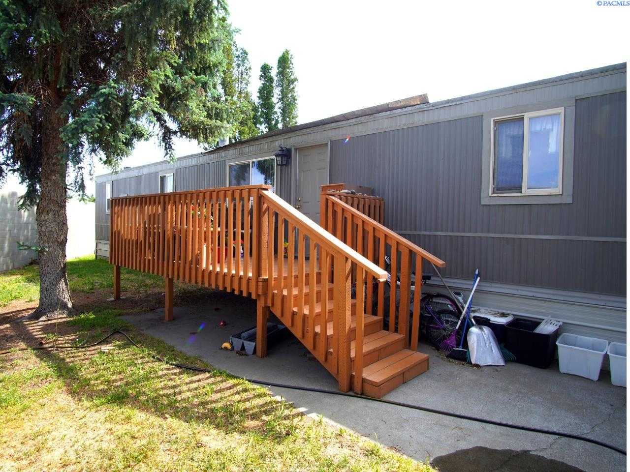 Photo of Newly Listed – 2 Crown Dr., West Richland, WA 99354