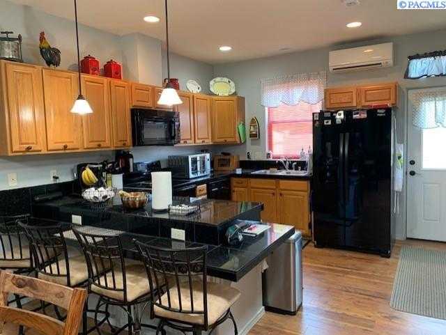 Photo of Newly Listed – 506 N Grant St, Kennewick, WA 99336