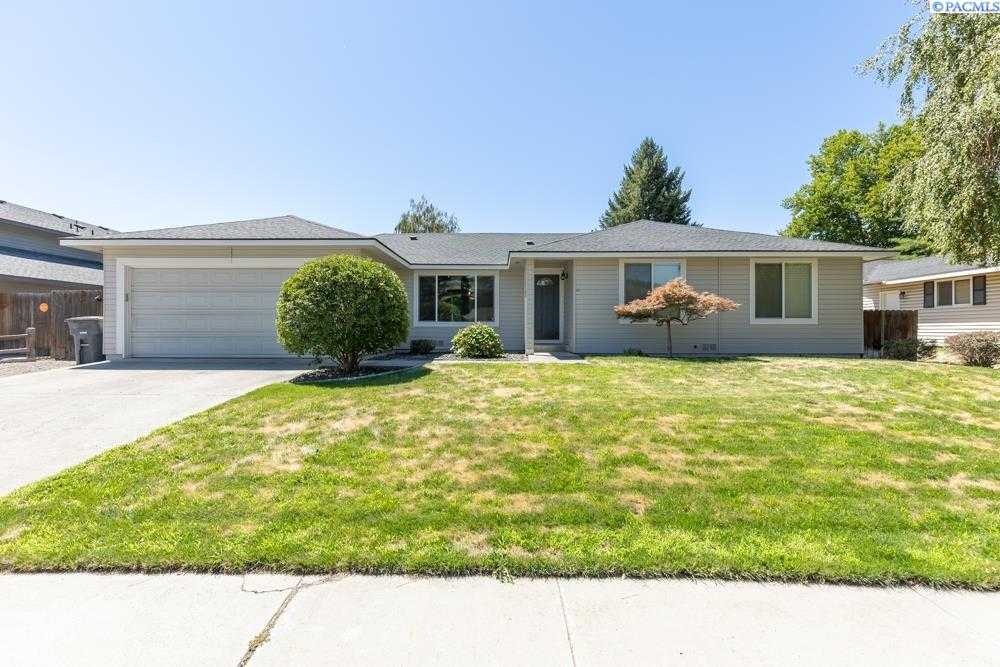 Photo of Newly Listed – 8707 W Falls Ave, Kennewick, WA 99336