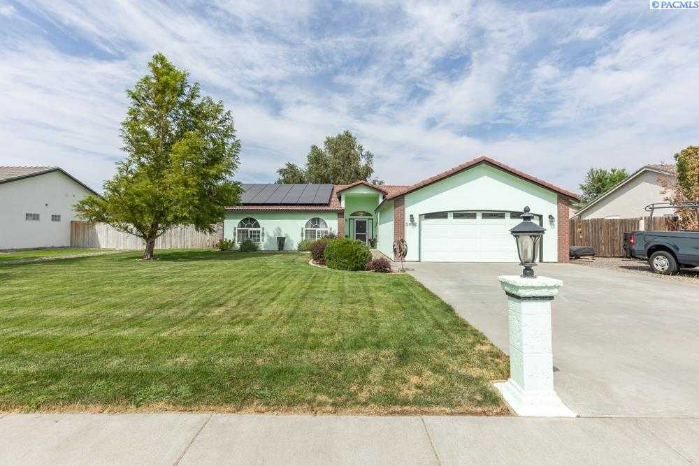 Photo of Newly Listed – 5600 Aspen Dr, West Richland, WA 99353