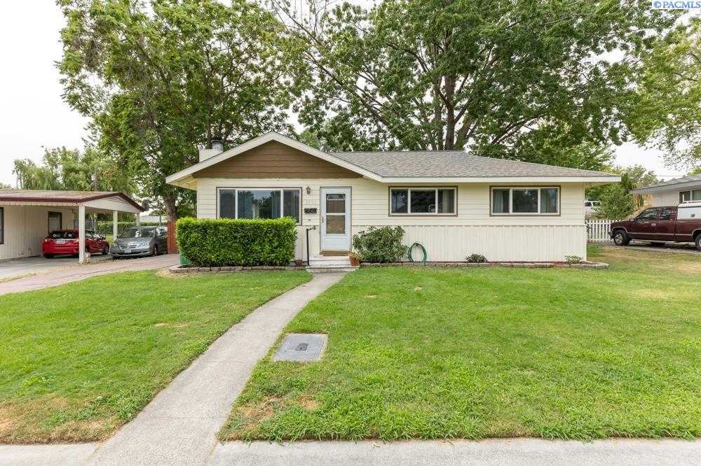 Photo of Newly Listed – 2521 W 6th Pl, Kennewick, WA 99336