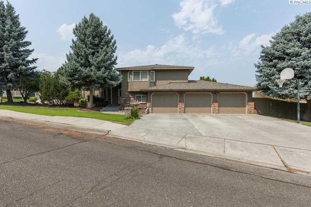 Photo of Newly Listed – 3512 W 30th Ave, Kennewick, WA 99337
