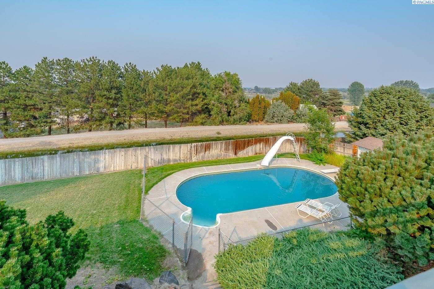 Photo of Newly Listed – 3994 Ironton Dr, West Richland, WA 99353