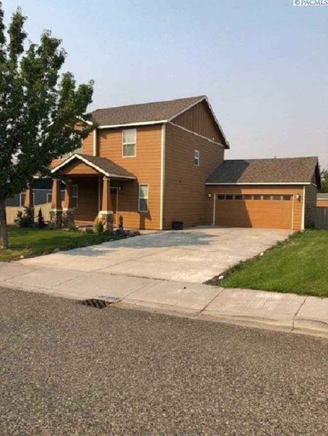Photo of Newly Listed – 1110 S Jefferson Place, Kennewick, WA 99338