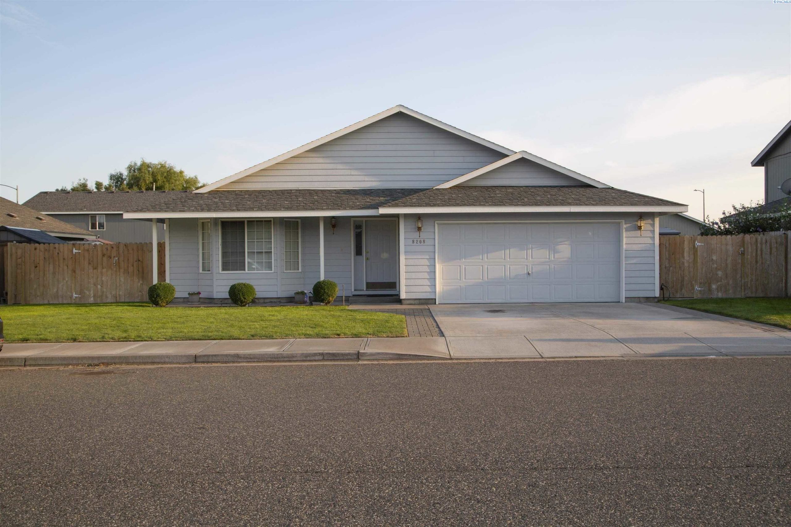 Photo of Newly Listed – 8208 Camano Dr., Pasco, WA 99301