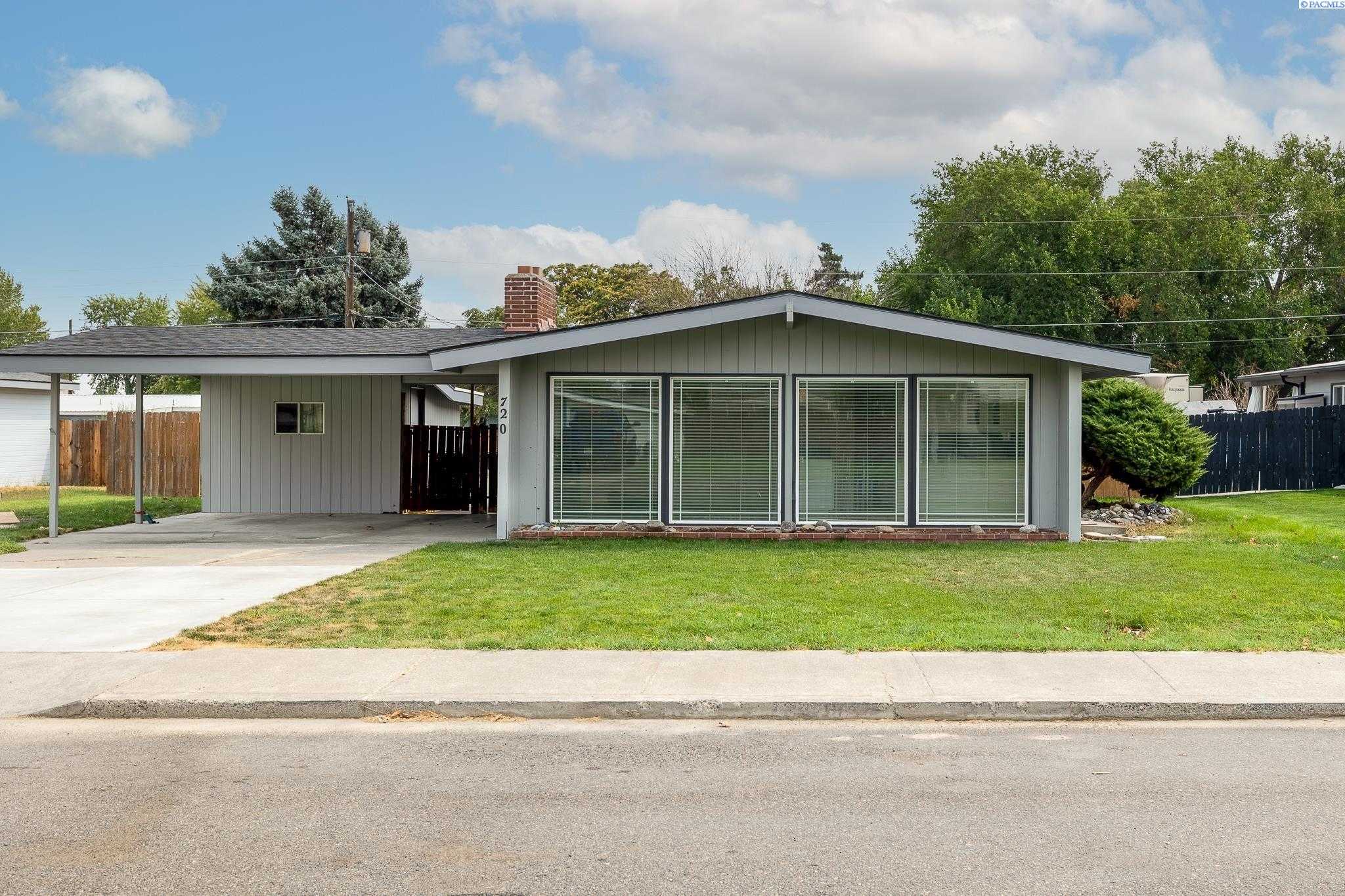 Photo of Newly Listed – 720 N Johnson St, Kennewick, WA 99336