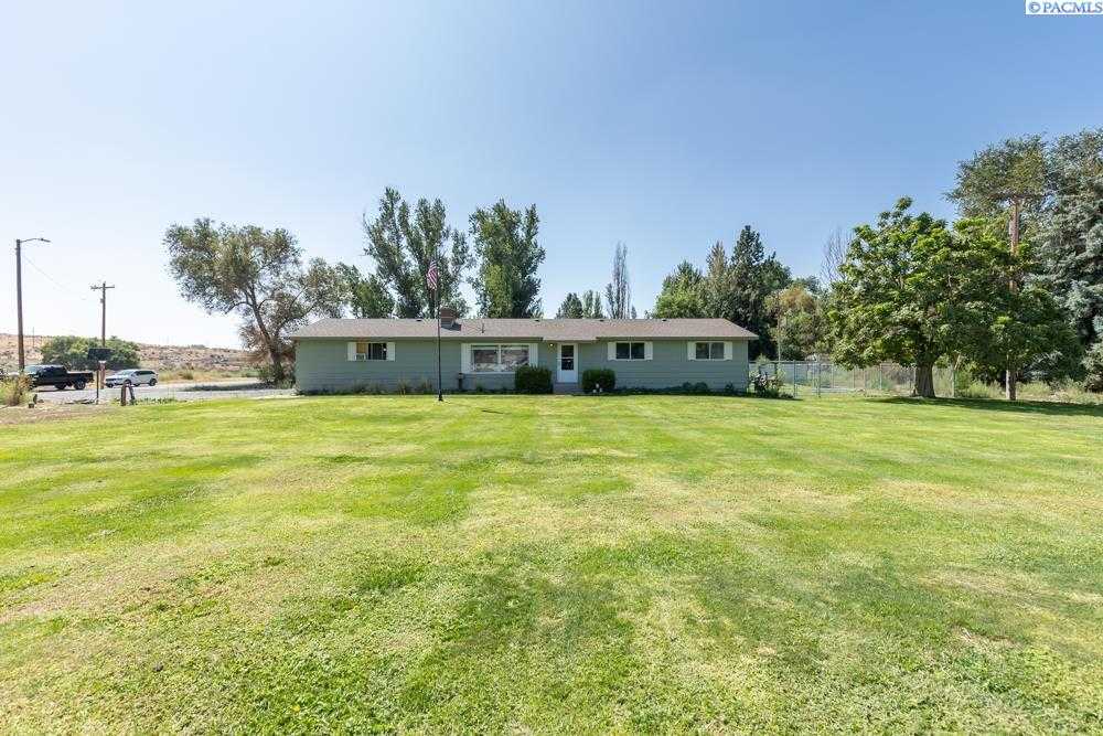 Photo of Newly Listed – 461 Seattle Ave, Eltopia, WA 99330