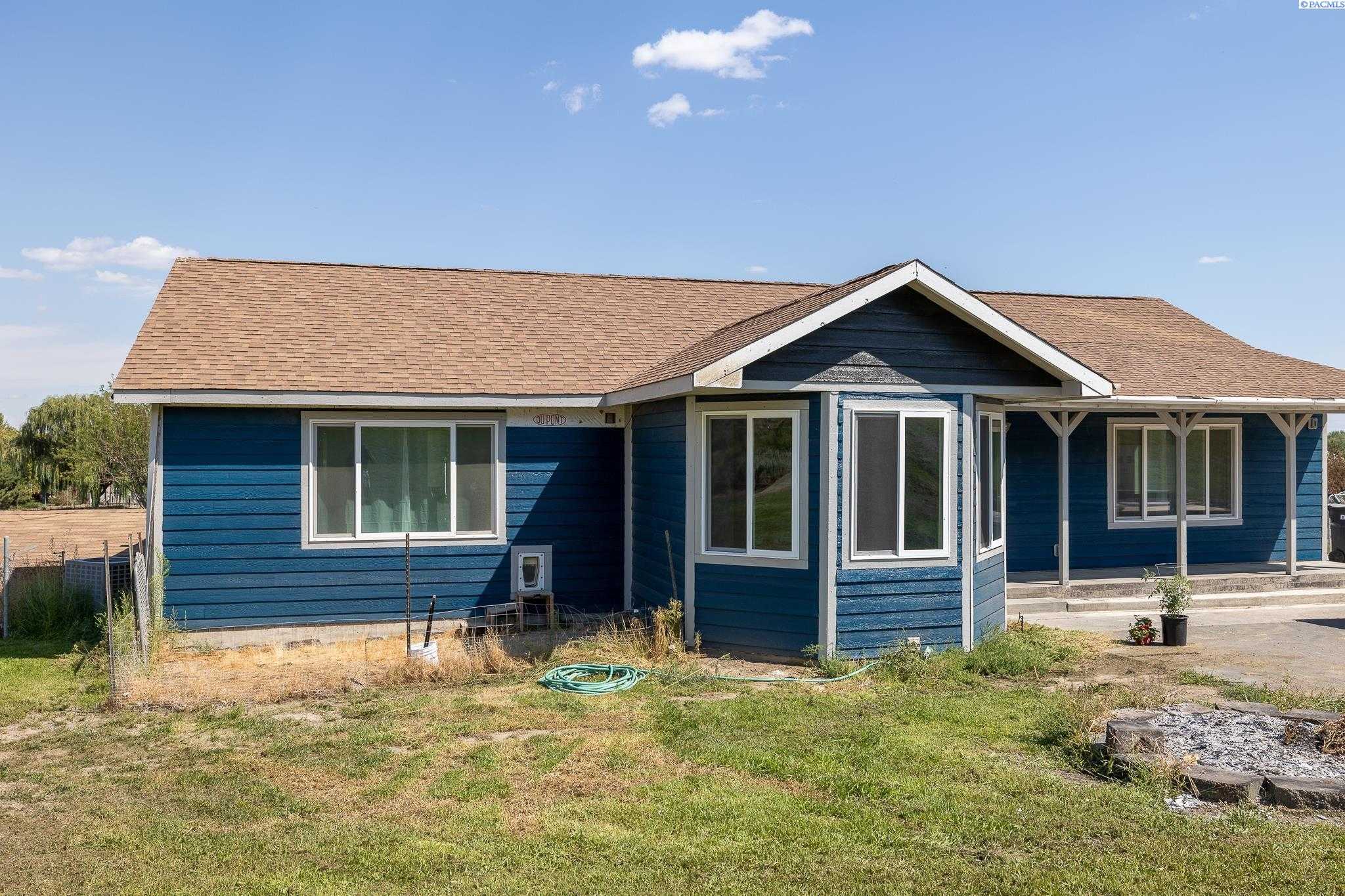Photo of Newly Listed – 41504 E Ridgecrest Dr, Benton City, WA 99320