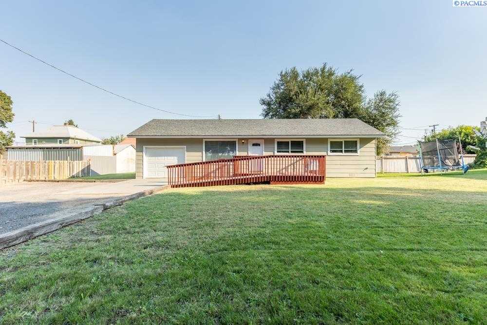 Photo of Newly Listed – 205 1/2 Cedar St, Grandview, WA 98930