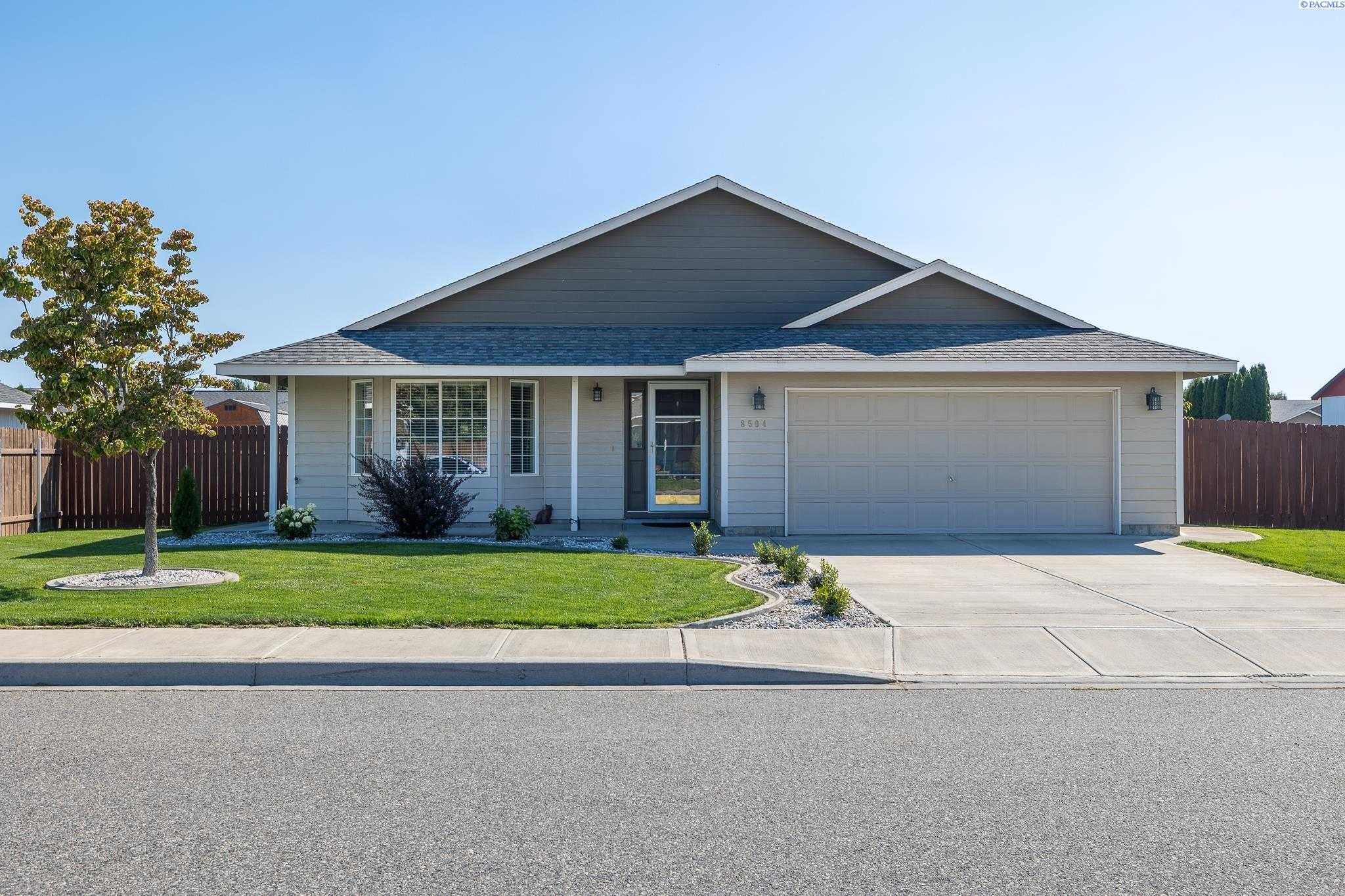 Photo of Newly Listed – 8504 Desoto Dr, Pasco, WA 99301