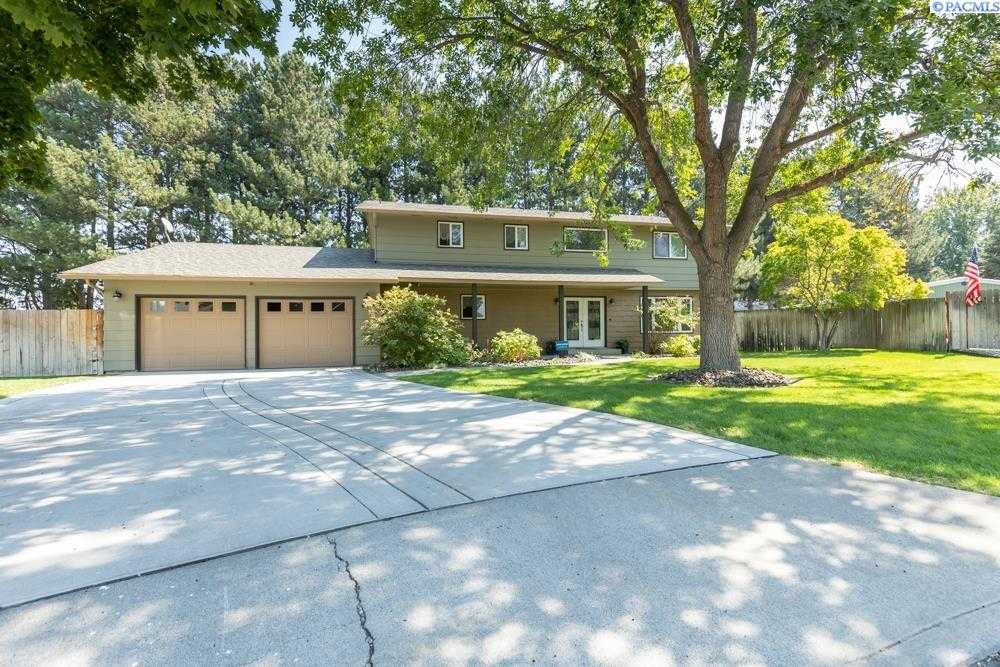 Photo of Newly Listed – 207 E 45th Place, Kennewick, WA 99337