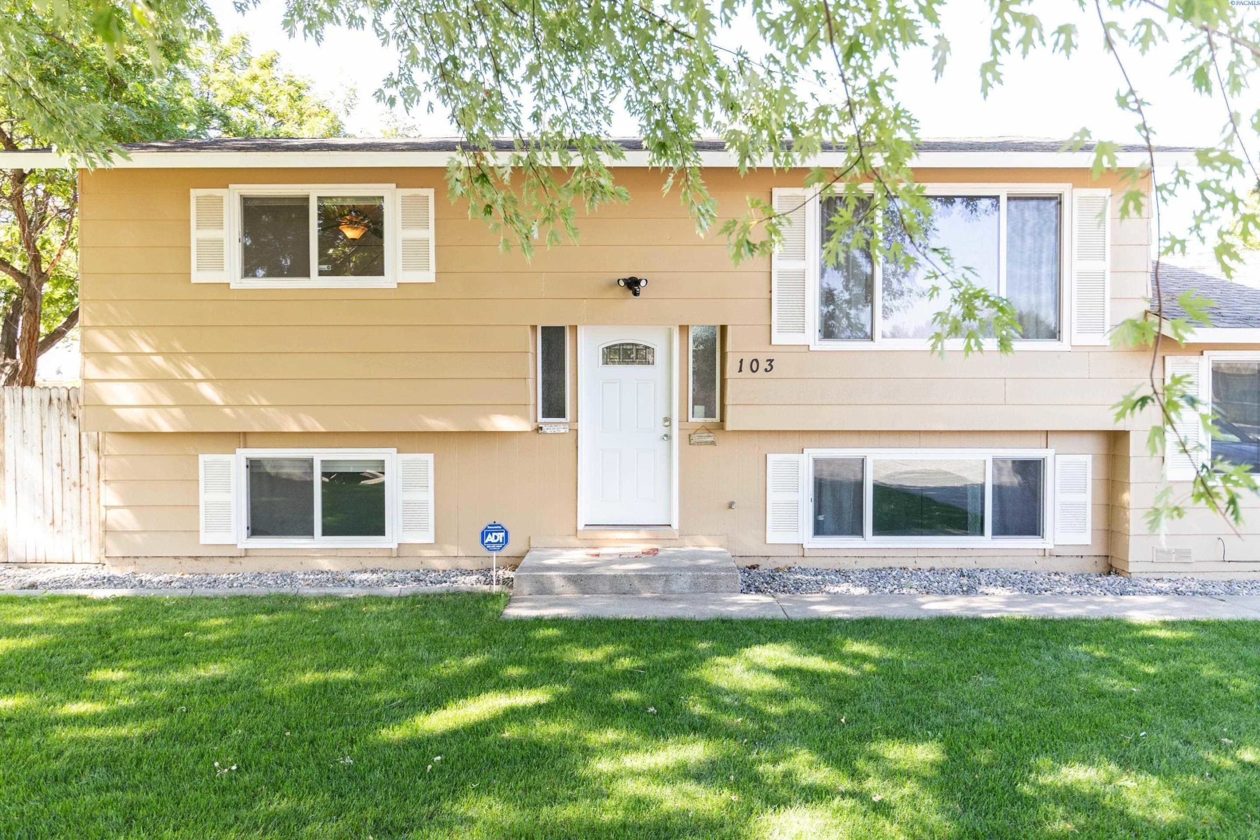 Photo of Newly Listed – 103 N Lincoln, Kennewick, WA 99336