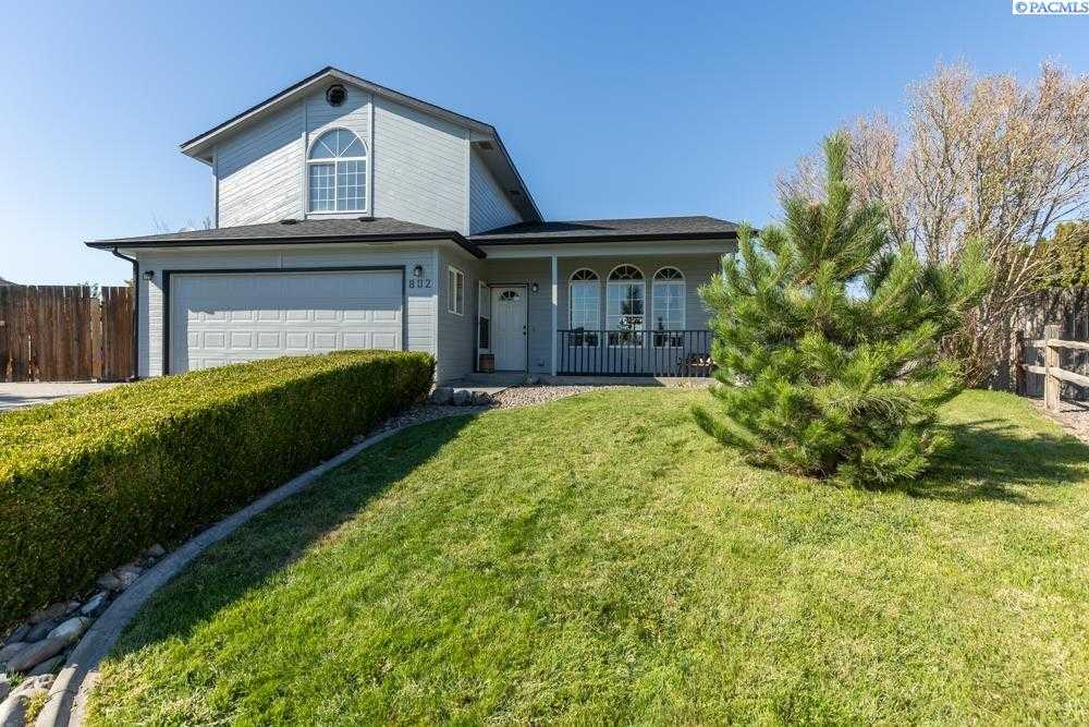 Photo of Newly Listed – 802 S Buchanan Ct, Kennewick, WA 99336