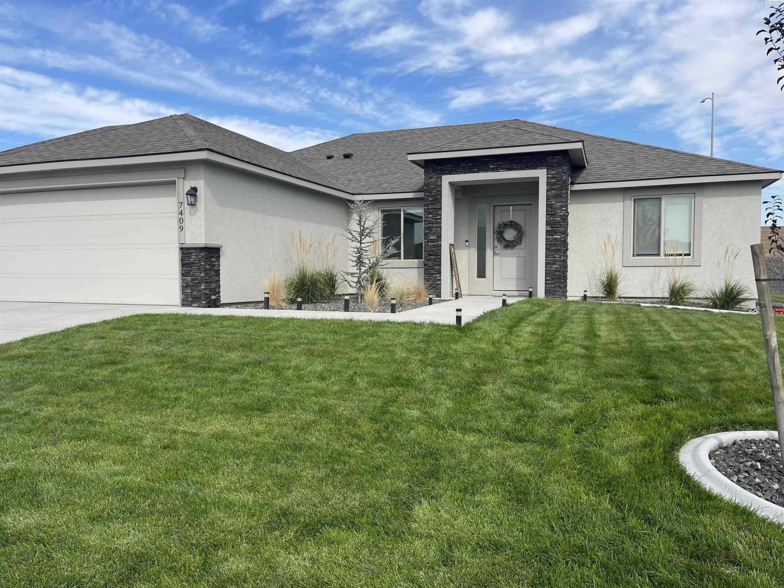 Photo of Newly Listed – 7409 Courtney Drive, Pasco, WA 99301