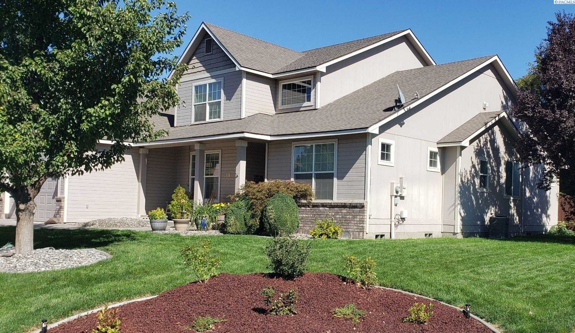 Photo of Newly Listed – 211 S Montana, Kennewick, WA 99336