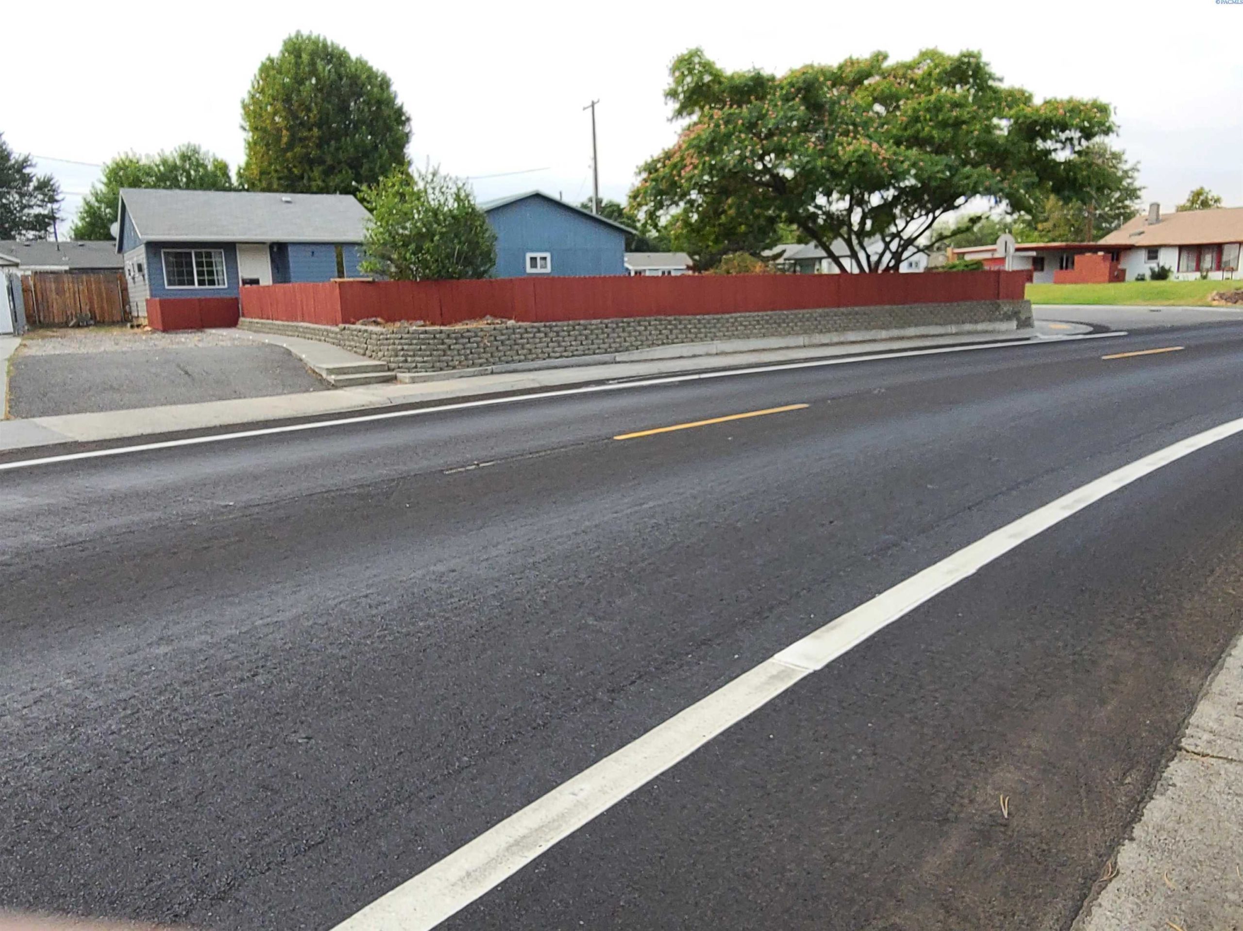 Photo of Newly Listed – 1807 Swift Blvd, Richland, WA 99352