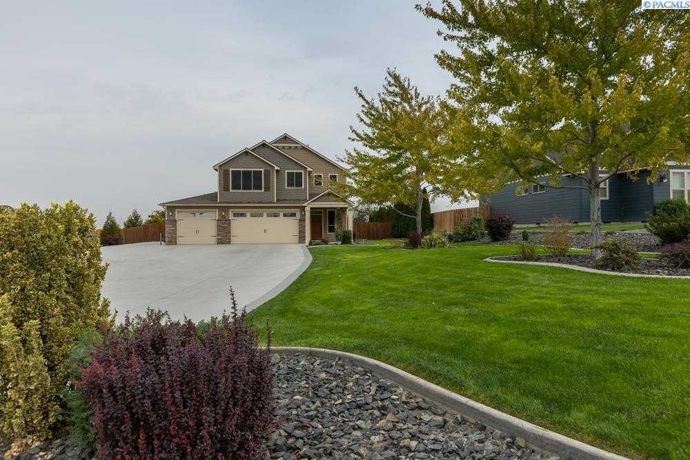 Photo of Newly Listed – 5701 Nauvoo Ln, Pasco, WA 99301