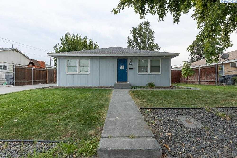 Photo of Newly Listed – 203 Adams St, Richland, WA 99352