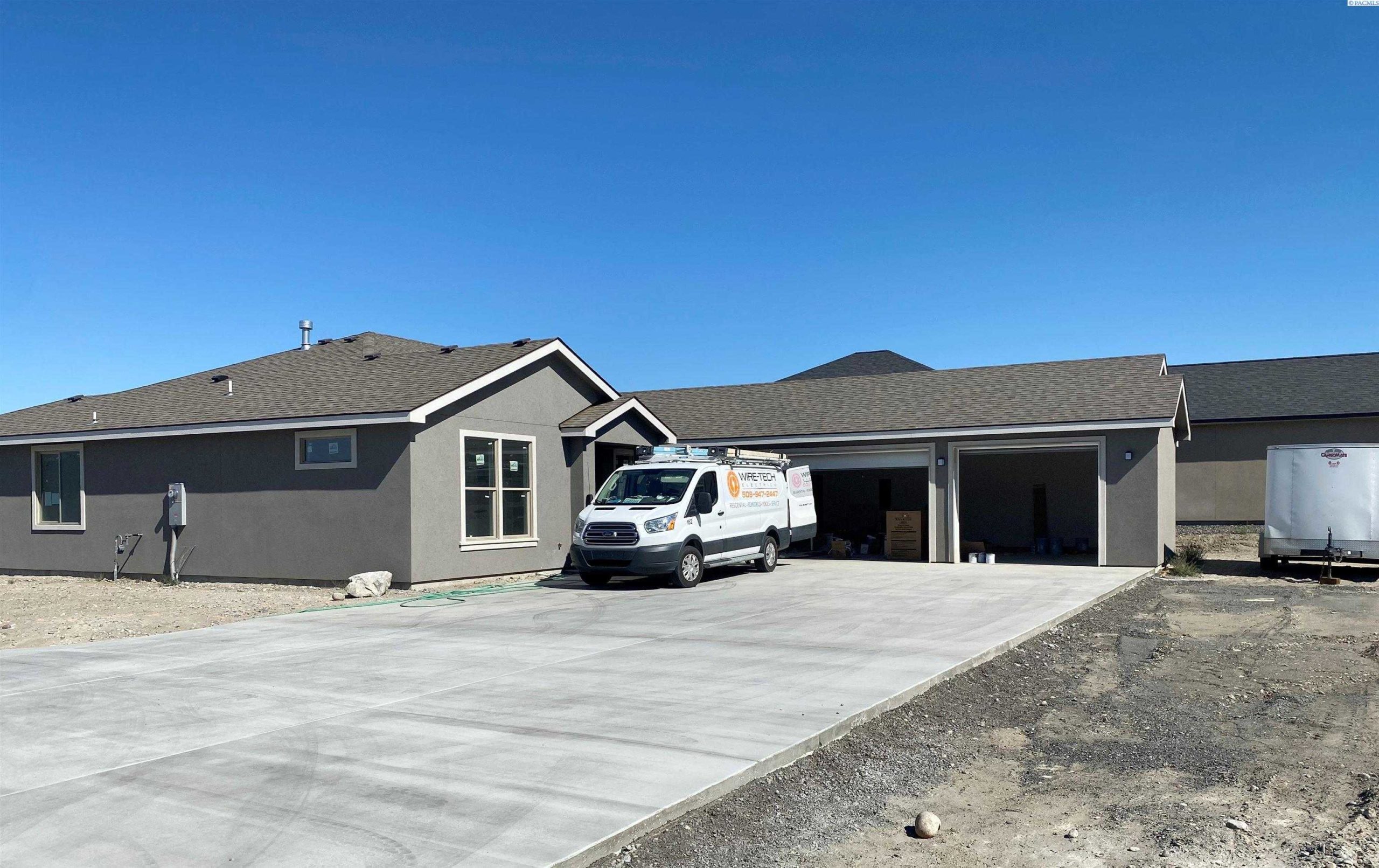 Photo of Newly Listed – 6767 Caspian Pl., West Richland, WA 99353