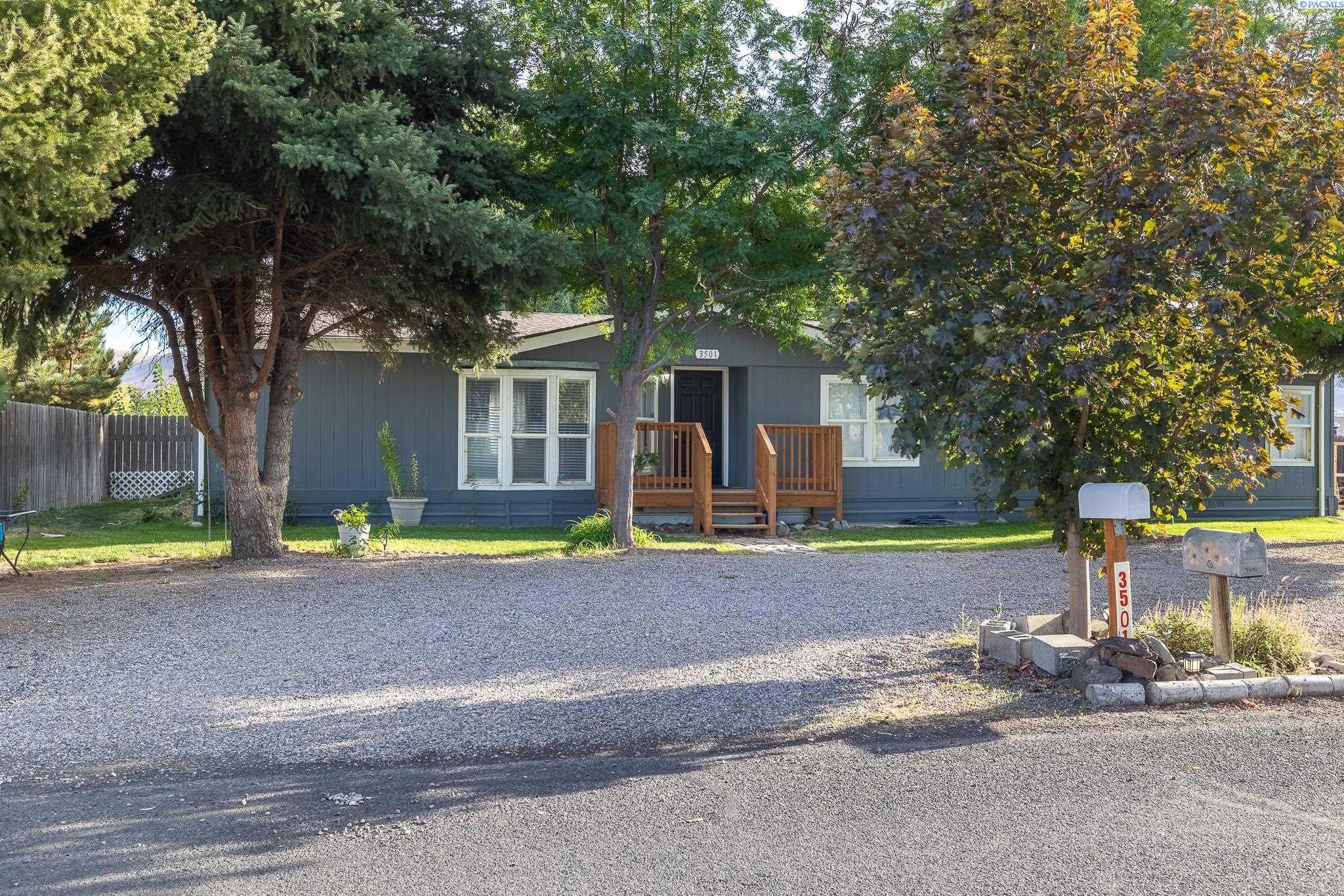 Photo of Newly Listed – 3501 Rainy Lane, Benton City, WA 99320