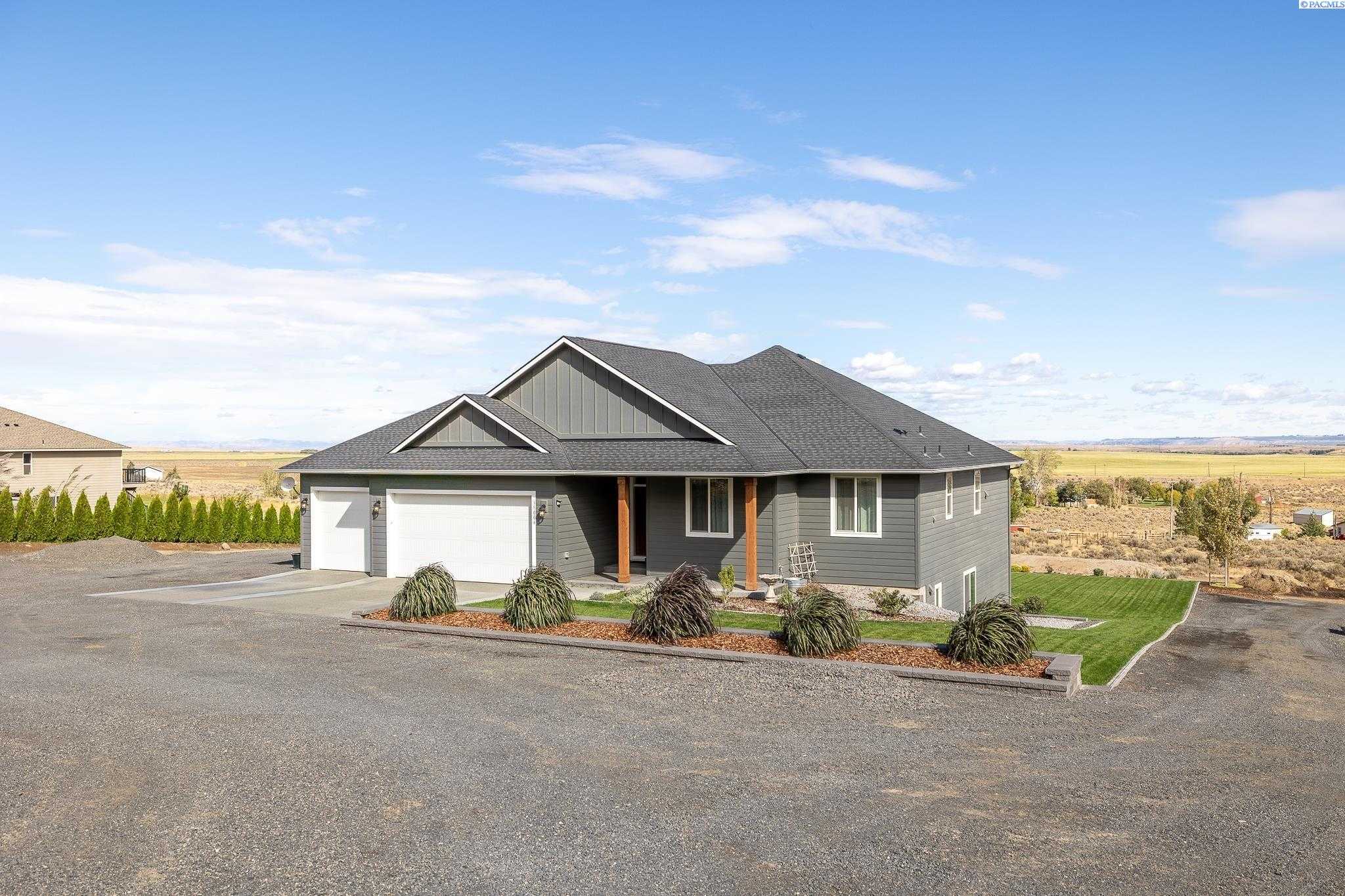 Photo of Newly Listed – 35006 E Red Mountain Rd, Benton City, WA 99320