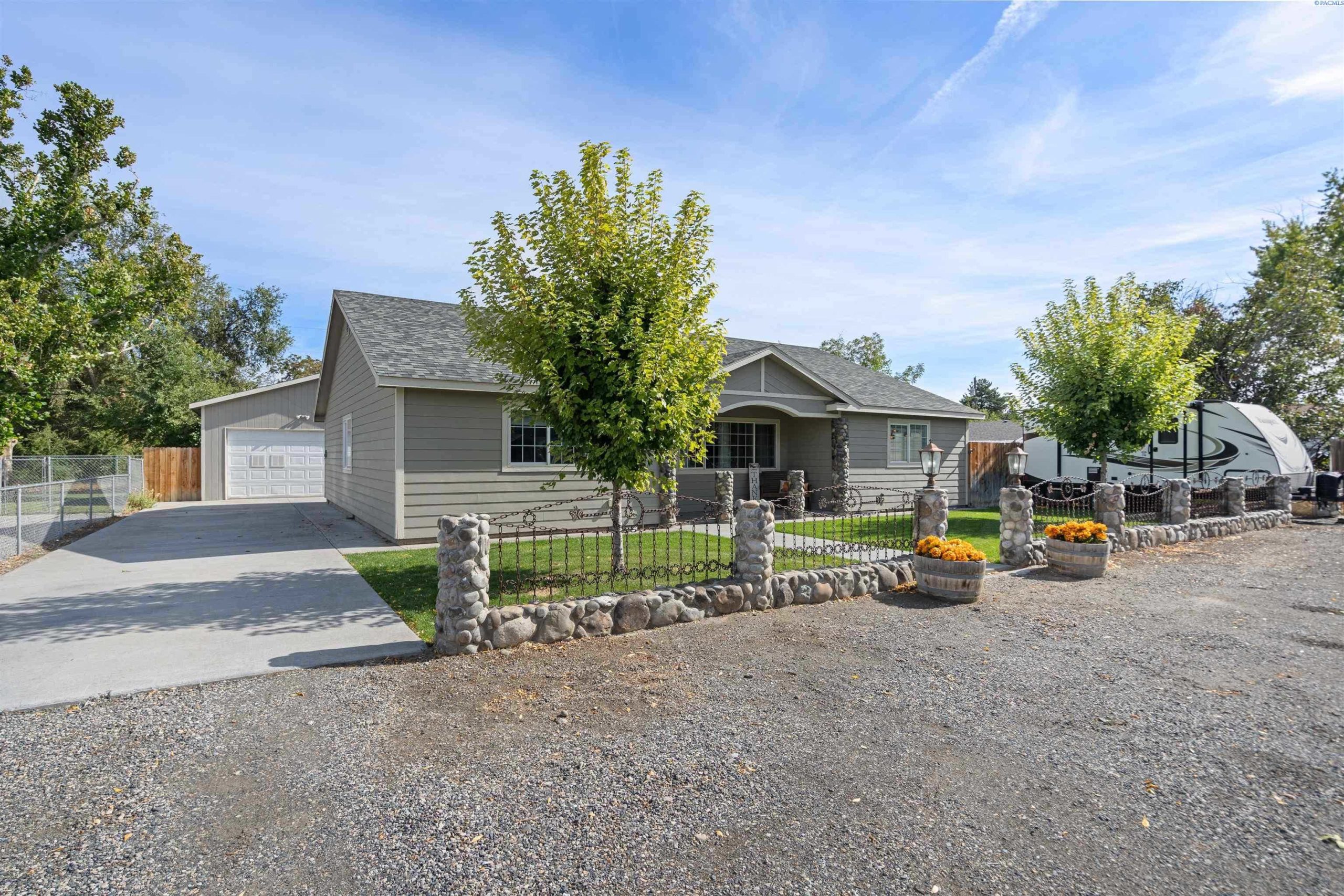 Photo of Newly Listed – 105 S Williams St, Kennewick, WA 99336