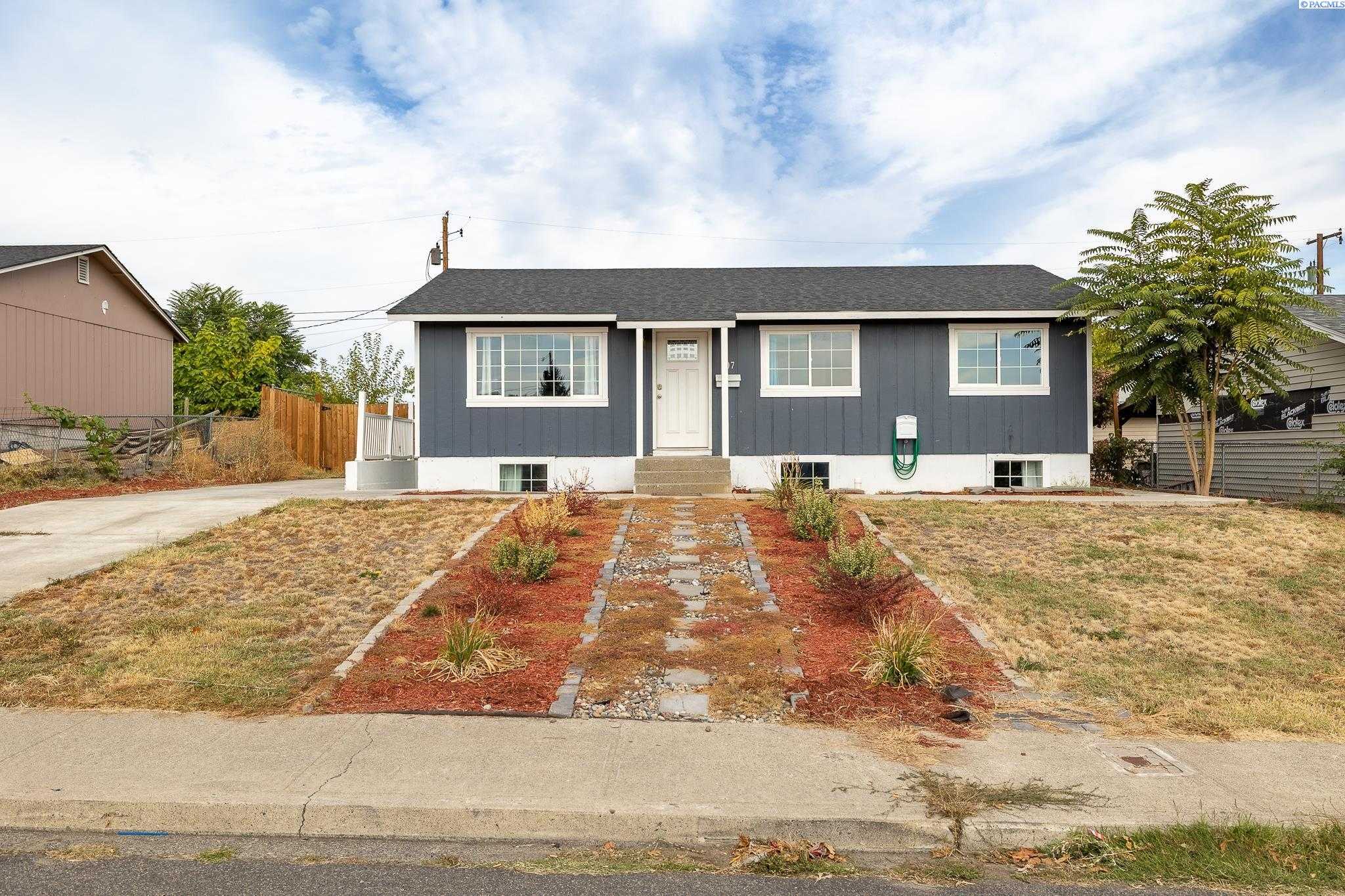 Photo of Newly Listed – 707 W Jay St, Pasco, WA 99301