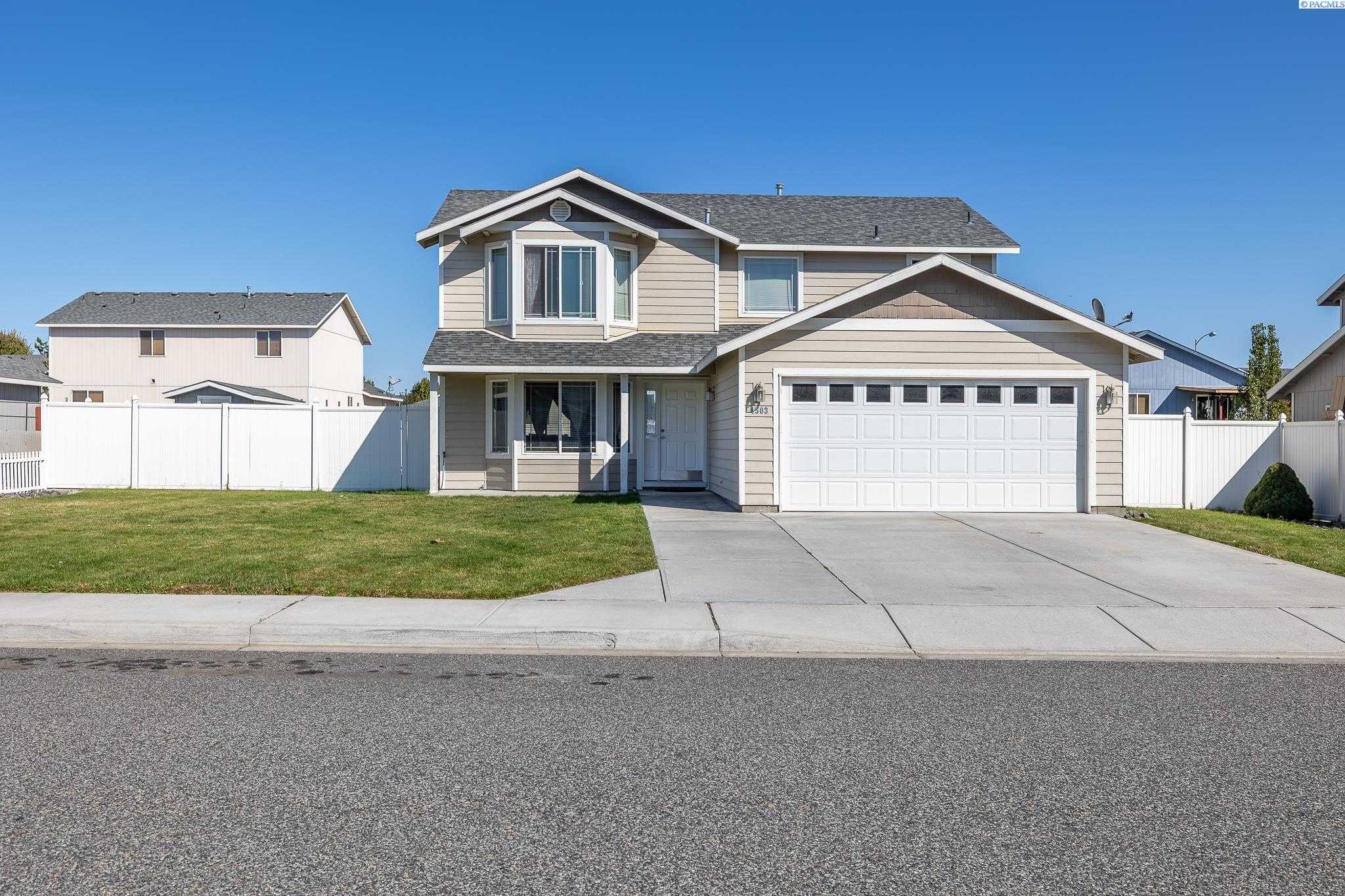 Photo of Newly Listed – 4503 Campolina Ln, Pasco, WA 99301