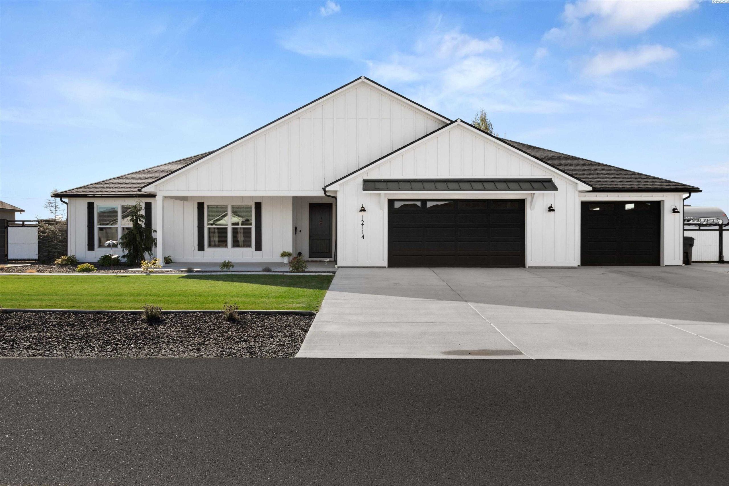 Photo of Newly Listed – 12114 Blackfoot Dr, Pasco, WA 99301