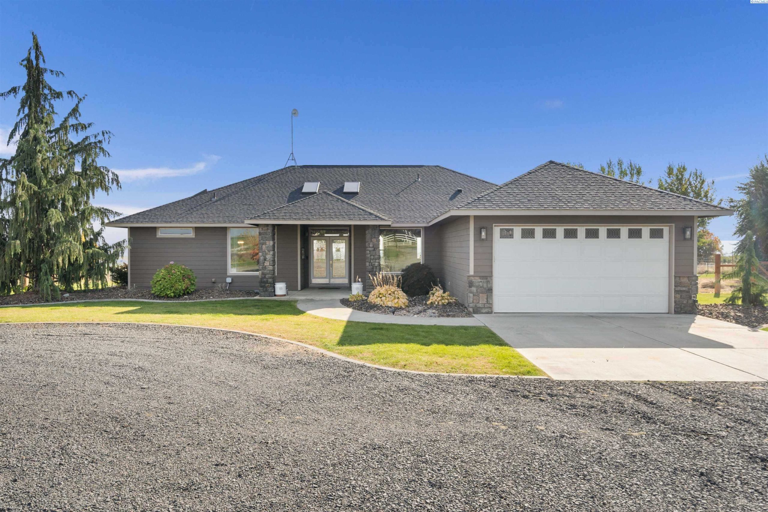 Photo of Newly Listed – 241 Sunset Loop, Pasco, WA 99301