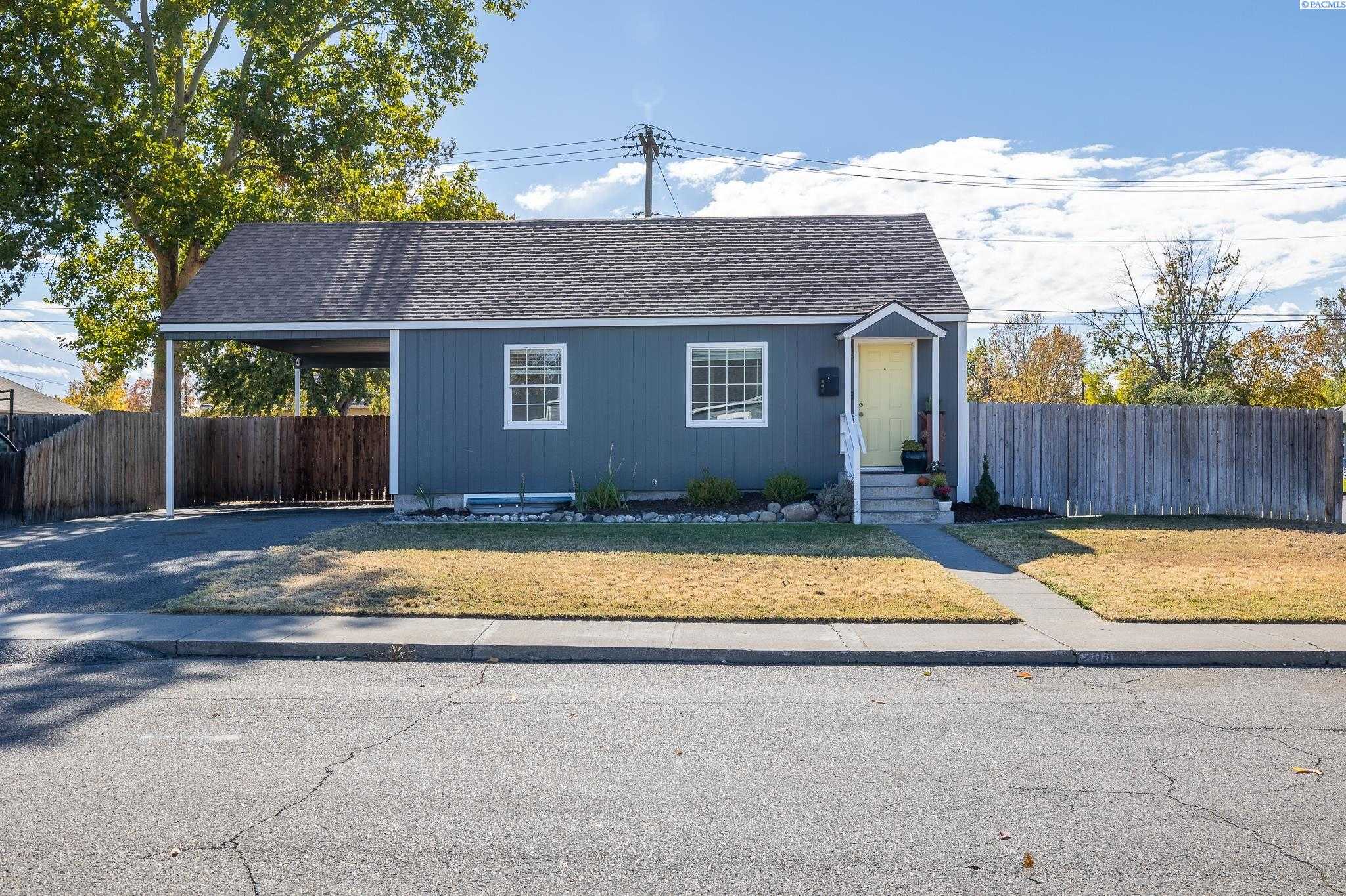 Photo of Newly Listed – 204 E 2nd Ave, Kennewick, WA 99336