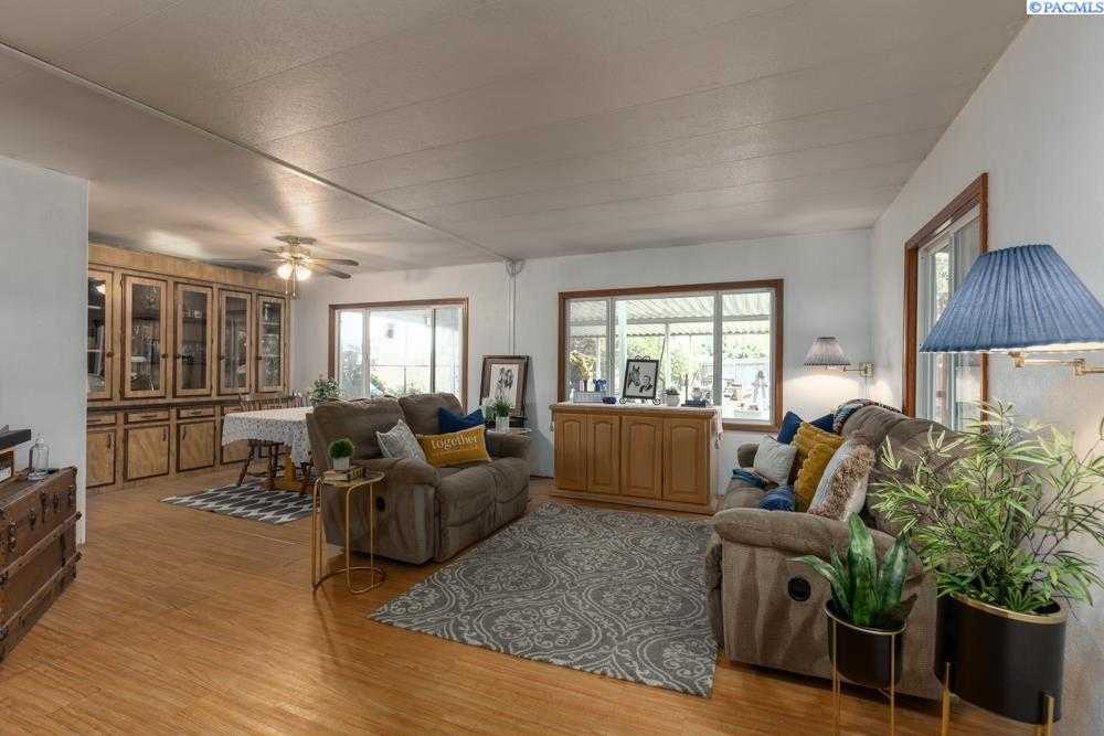 Photo of Newly Listed – 2109 S Ledbetter, Kennewick, WA 99337