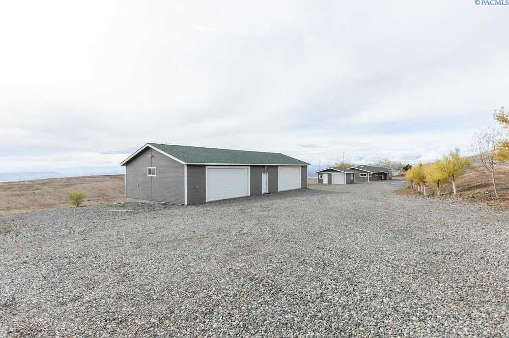 Photo of Newly Listed – 20 Breeze Way, Yakima, WA 98901