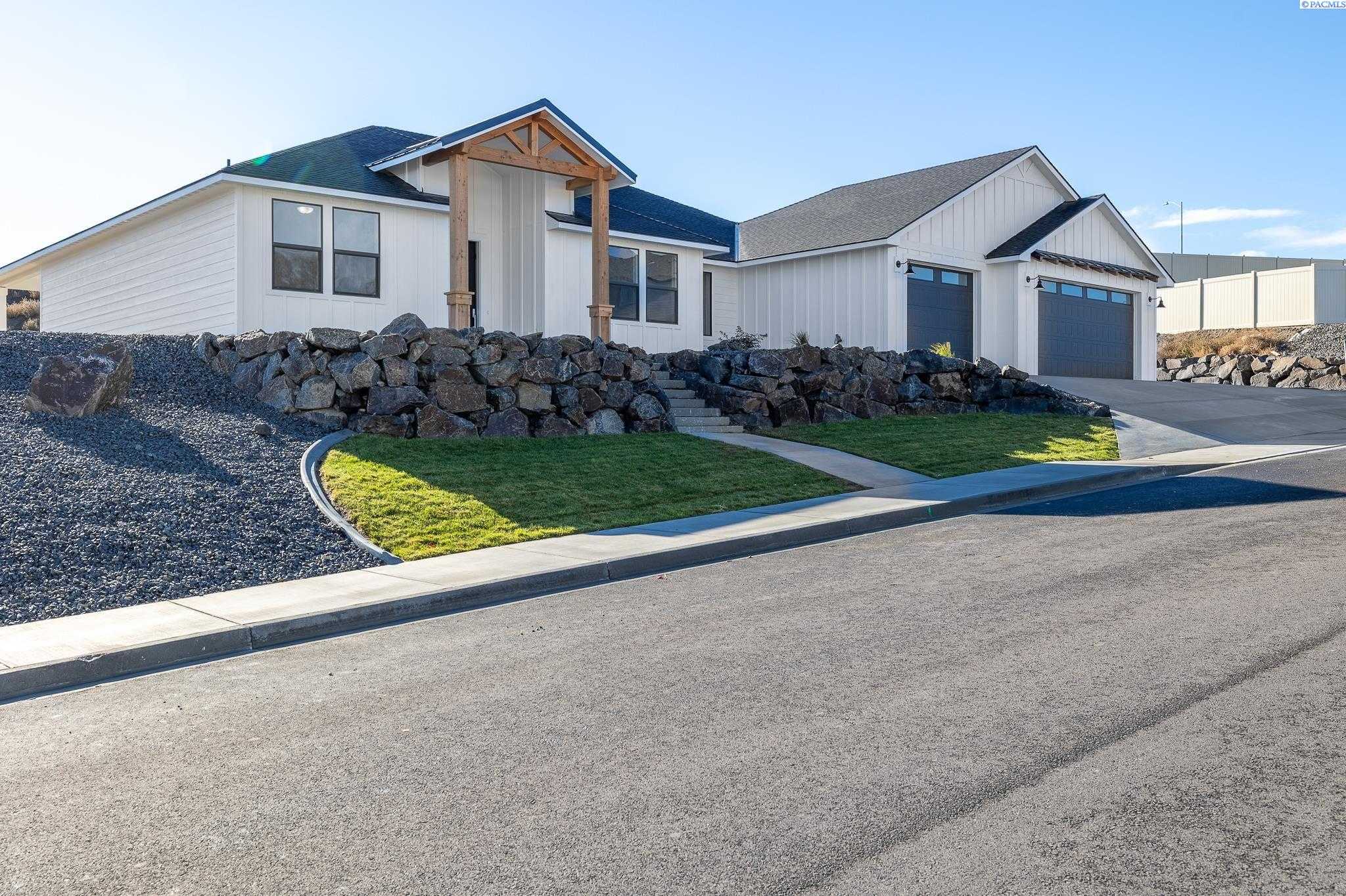 Photo of Newly Listed – 3937 Queen St, West Richland, WA 99353